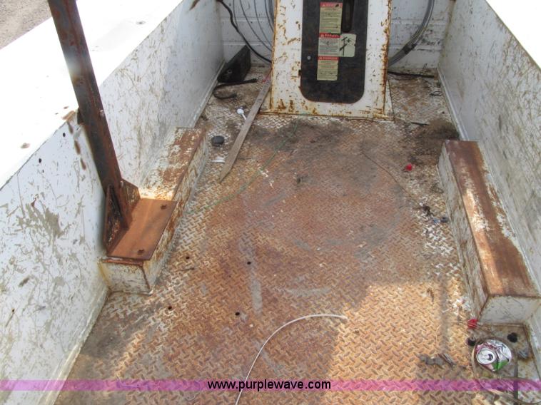 image for item D7464 2002 Ford F450 XL Super Duty bucket truck