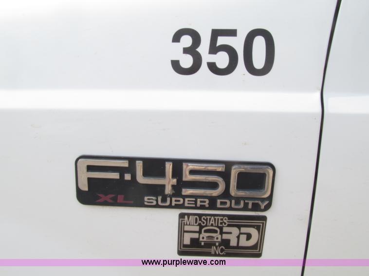 image for item D7464 2002 Ford F450 XL Super Duty bucket truck