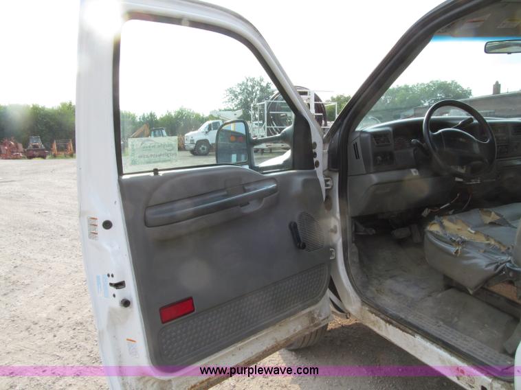 image for item D7464 2002 Ford F450 XL Super Duty bucket truck