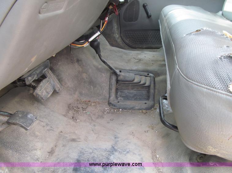 image for item D7464 2002 Ford F450 XL Super Duty bucket truck