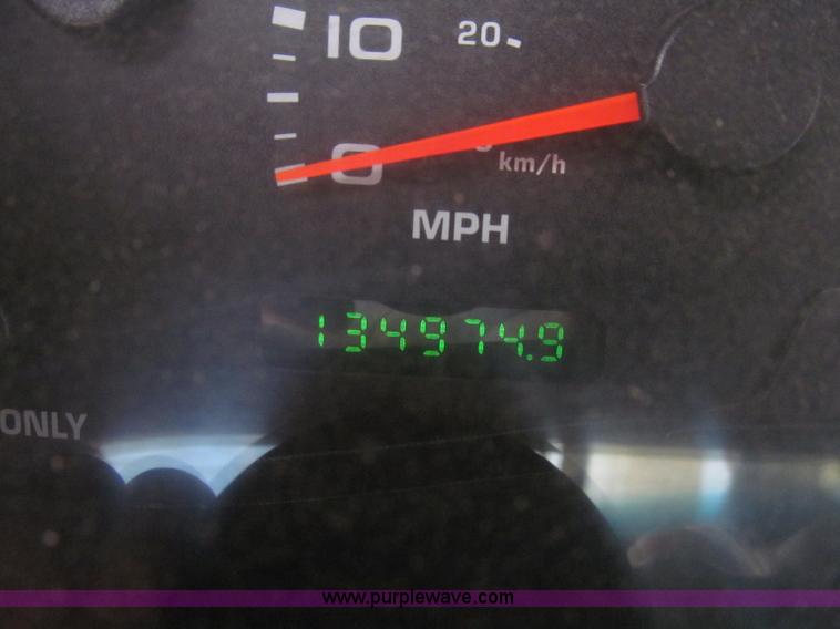 image for item D7464 2002 Ford F450 XL Super Duty bucket truck