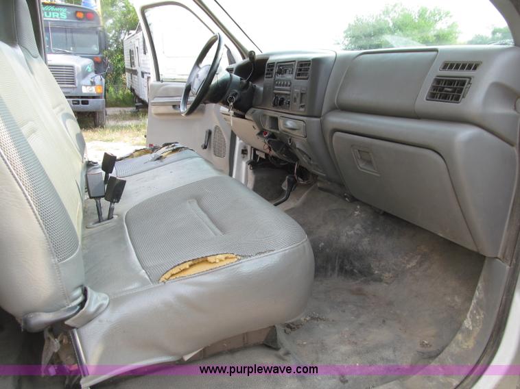 image for item D7464 2002 Ford F450 XL Super Duty bucket truck