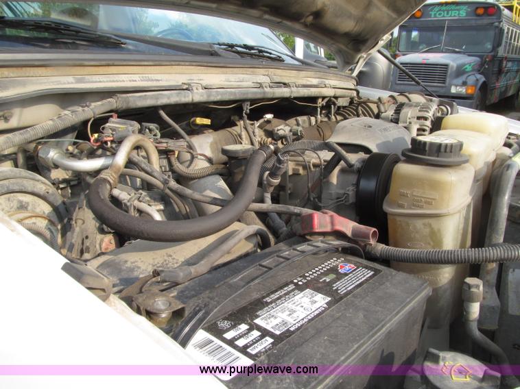 image for item D7464 2002 Ford F450 XL Super Duty bucket truck