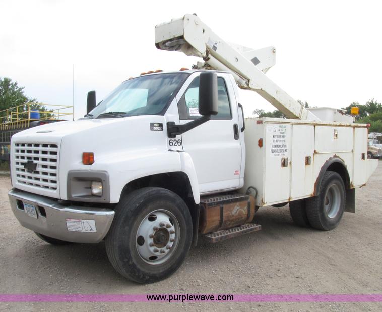image for item D7465 2006 Chevrolet C6500 bucket truck