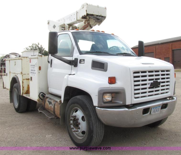 image for item D7465 2006 Chevrolet C6500 bucket truck