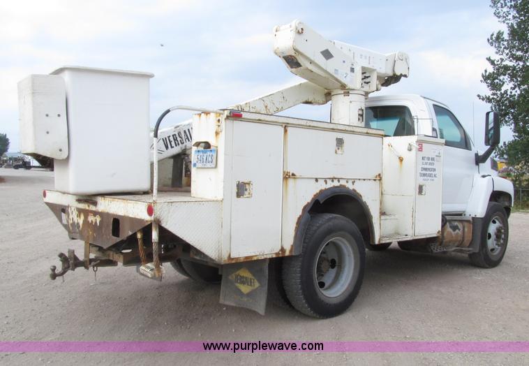 image for item D7465 2006 Chevrolet C6500 bucket truck