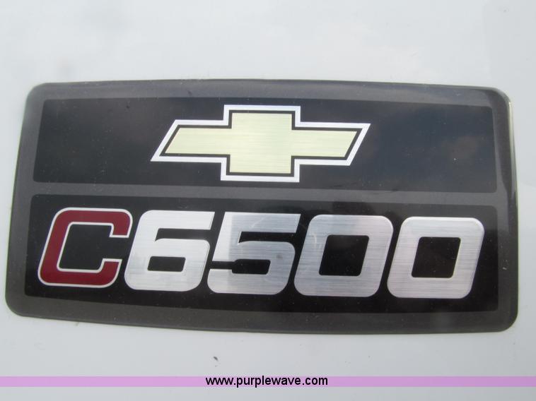 image for item D7465 2006 Chevrolet C6500 bucket truck