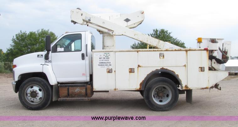 image for item D7465 2006 Chevrolet C6500 bucket truck