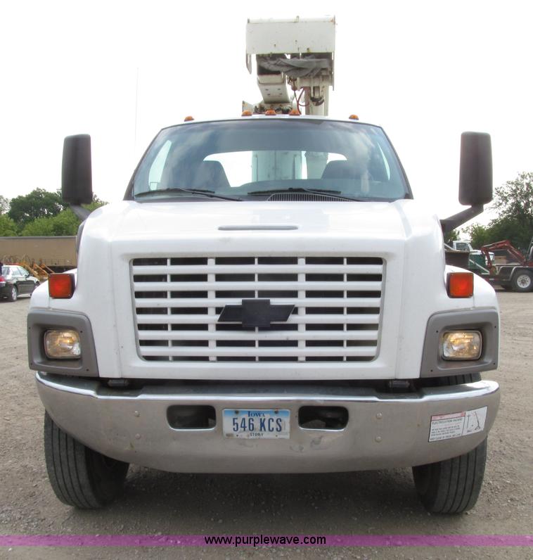 image for item D7465 2006 Chevrolet C6500 bucket truck