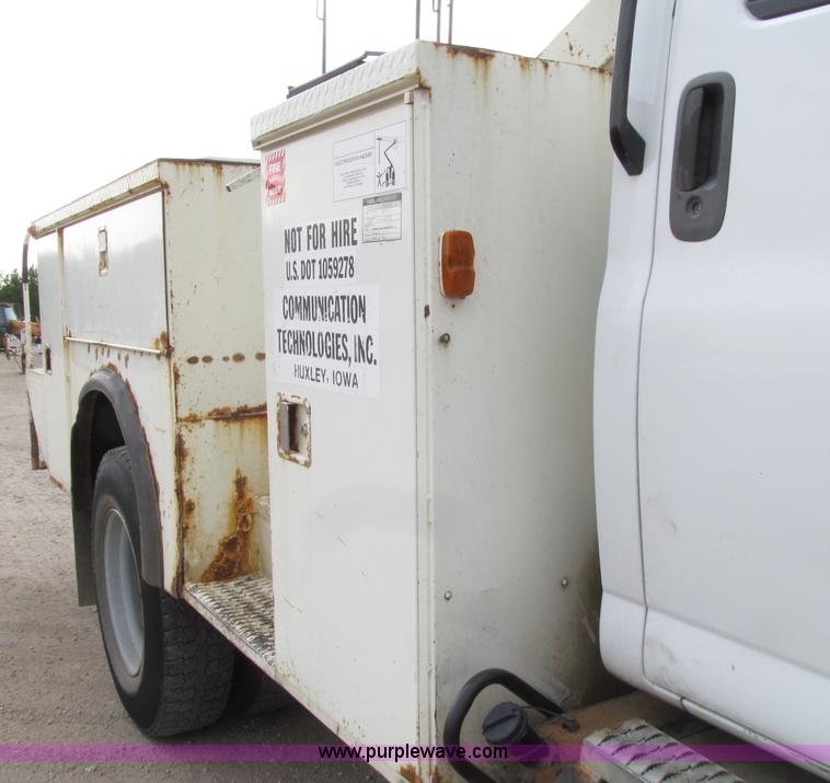 image for item D7465 2006 Chevrolet C6500 bucket truck