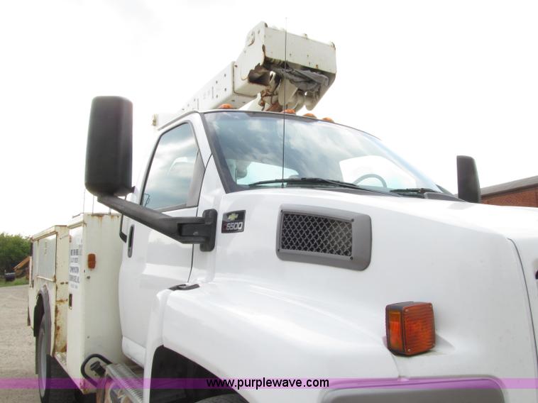 image for item D7465 2006 Chevrolet C6500 bucket truck
