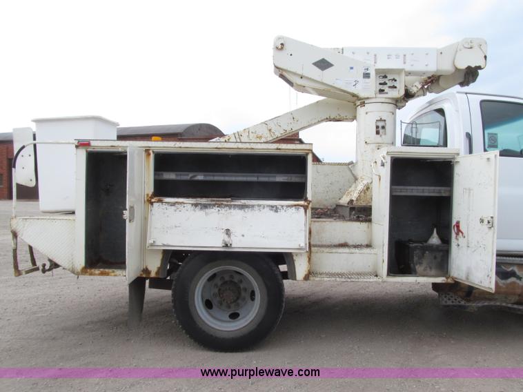 image for item D7465 2006 Chevrolet C6500 bucket truck