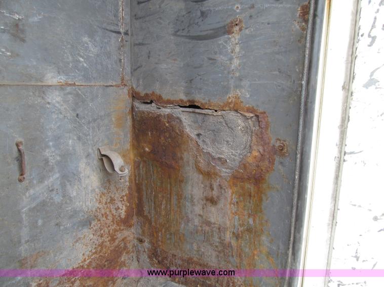 image for item D7465 2006 Chevrolet C6500 bucket truck