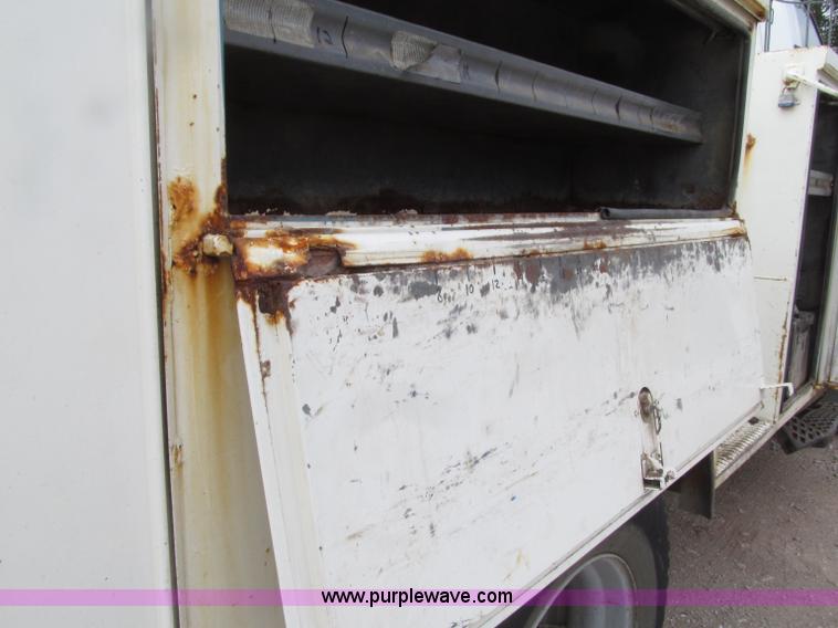 image for item D7465 2006 Chevrolet C6500 bucket truck