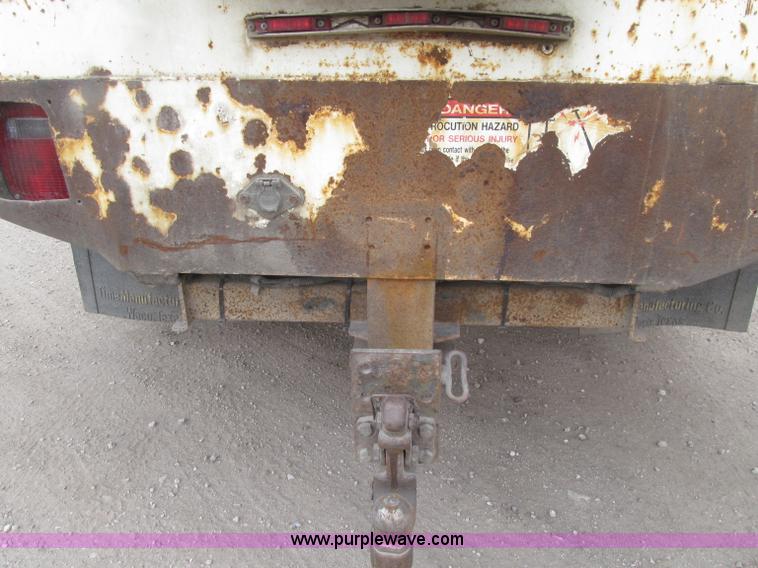 image for item D7465 2006 Chevrolet C6500 bucket truck