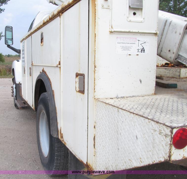 image for item D7465 2006 Chevrolet C6500 bucket truck
