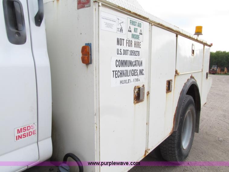 image for item D7465 2006 Chevrolet C6500 bucket truck