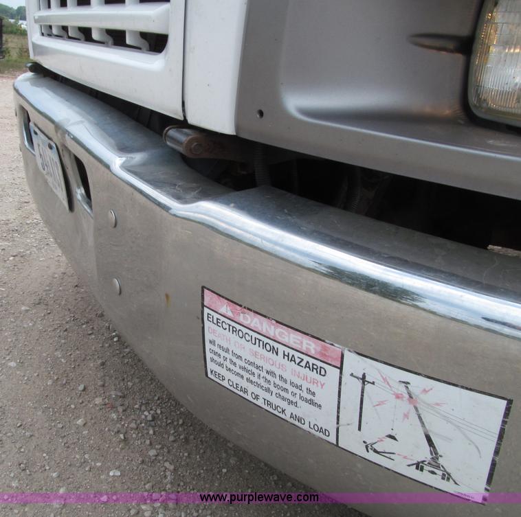 image for item D7465 2006 Chevrolet C6500 bucket truck