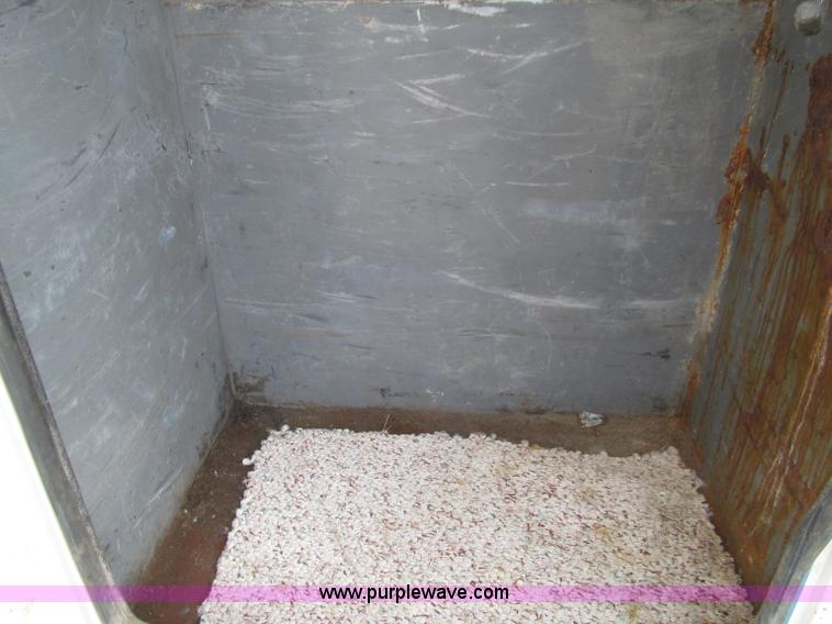 image for item D7465 2006 Chevrolet C6500 bucket truck