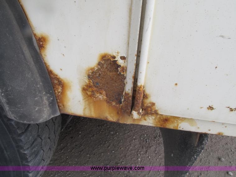 image for item D7465 2006 Chevrolet C6500 bucket truck