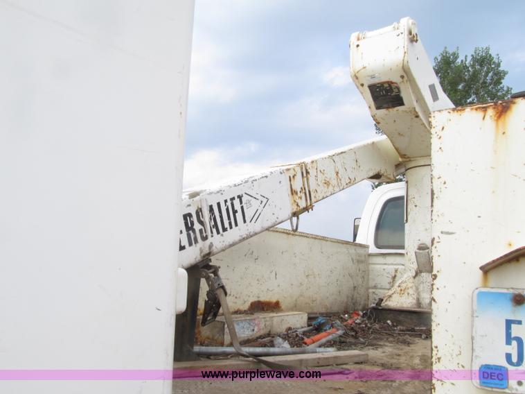 image for item D7465 2006 Chevrolet C6500 bucket truck