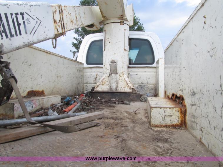 image for item D7465 2006 Chevrolet C6500 bucket truck