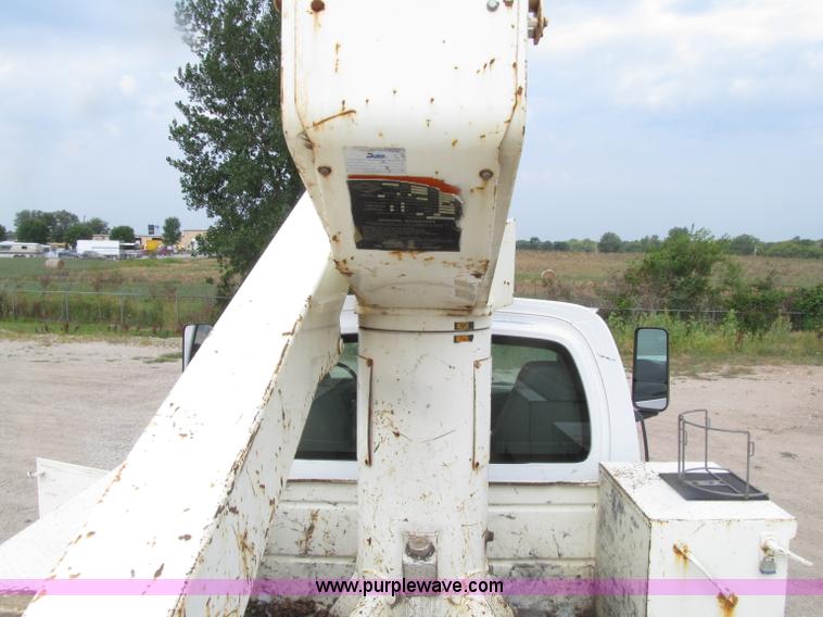image for item D7465 2006 Chevrolet C6500 bucket truck