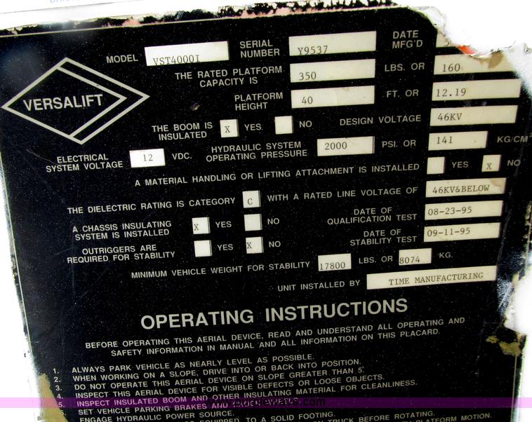 image for item D7465 2006 Chevrolet C6500 bucket truck