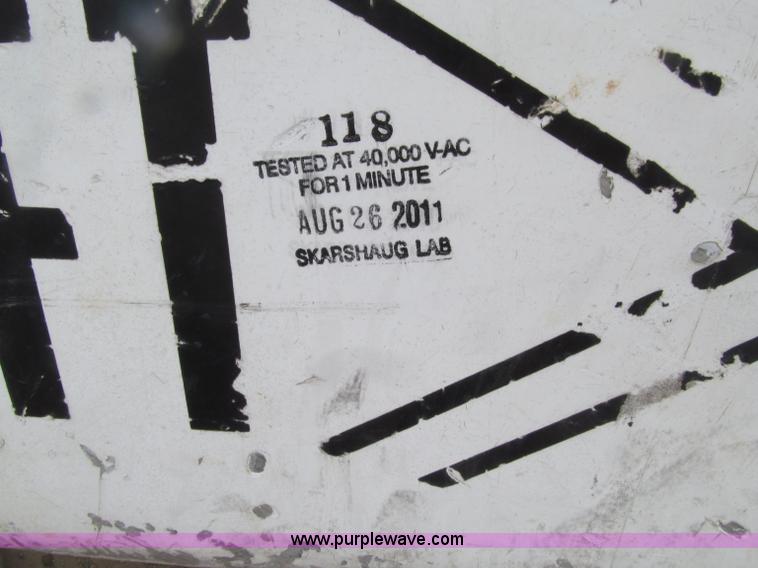 image for item D7465 2006 Chevrolet C6500 bucket truck