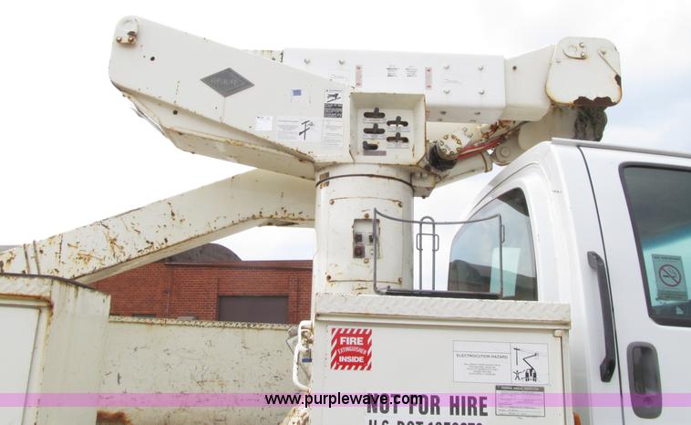 image for item D7465 2006 Chevrolet C6500 bucket truck