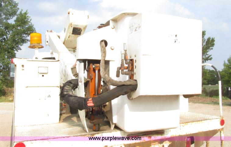 image for item D7465 2006 Chevrolet C6500 bucket truck