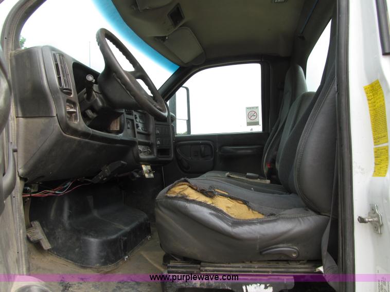 image for item D7465 2006 Chevrolet C6500 bucket truck