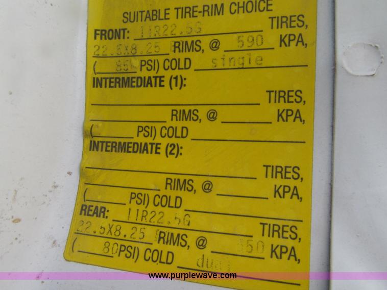 image for item D7465 2006 Chevrolet C6500 bucket truck