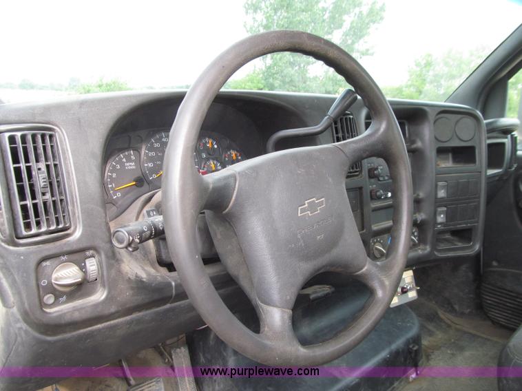 image for item D7465 2006 Chevrolet C6500 bucket truck