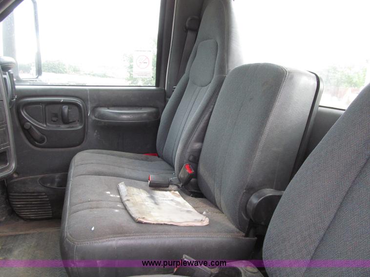 image for item D7465 2006 Chevrolet C6500 bucket truck