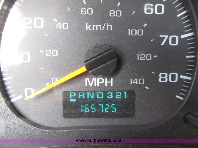 image for item D7465 2006 Chevrolet C6500 bucket truck