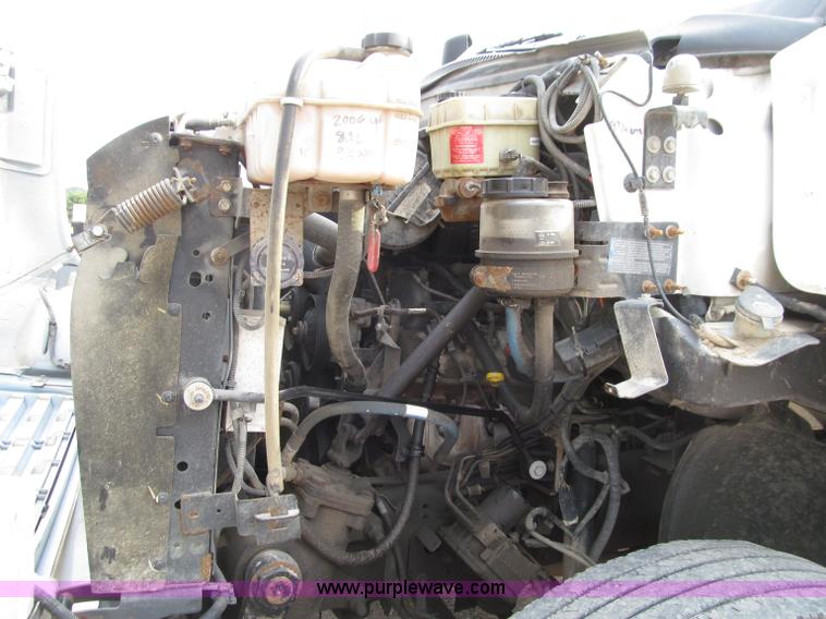 image for item D7465 2006 Chevrolet C6500 bucket truck