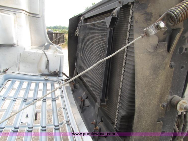 image for item D7465 2006 Chevrolet C6500 bucket truck