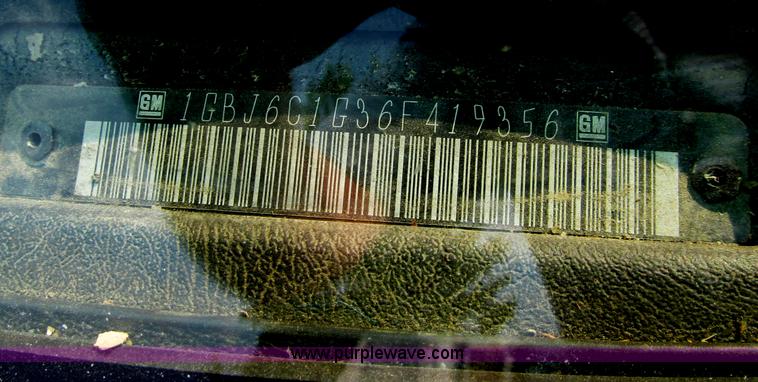 image for item D7465 2006 Chevrolet C6500 bucket truck