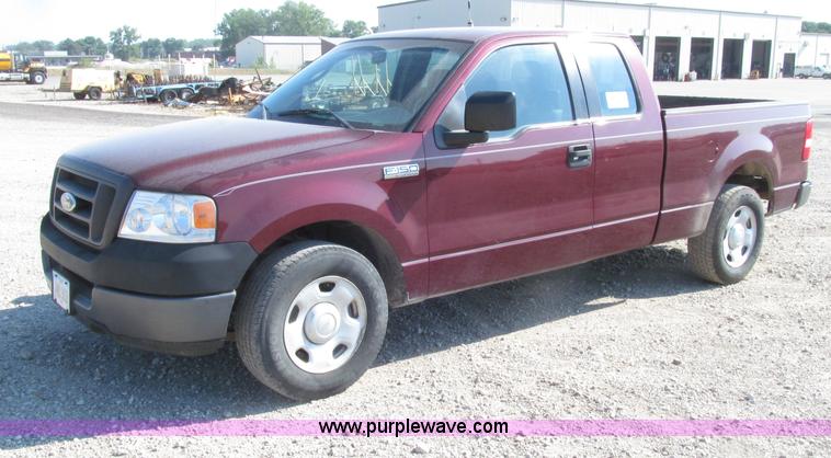 image for item D7473 2005 Ford F150 XL SuperCab pickup truck