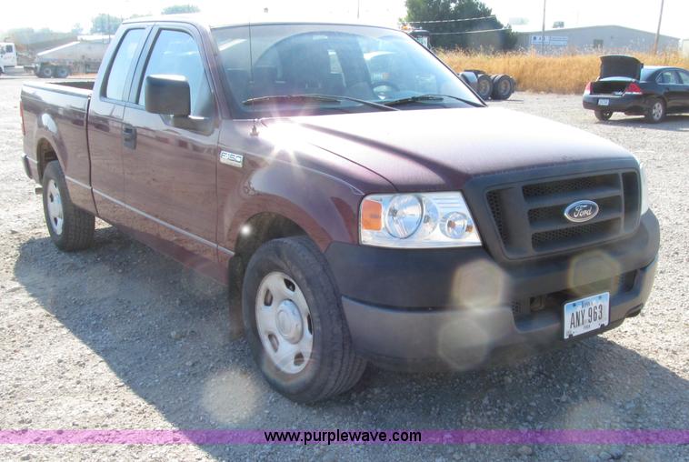 image for item D7473 2005 Ford F150 XL SuperCab pickup truck