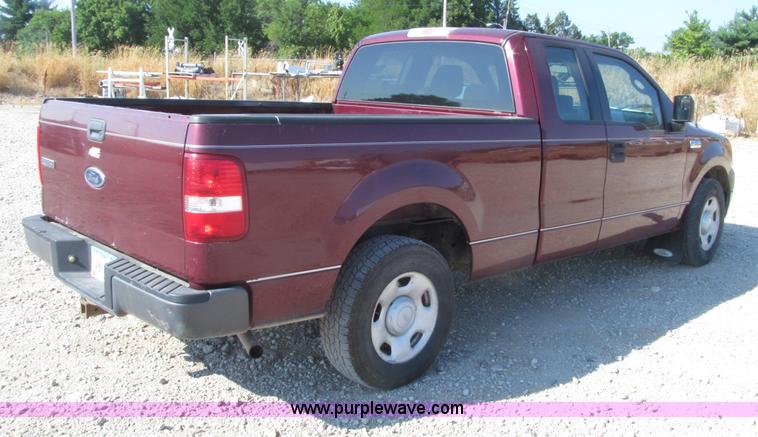image for item D7473 2005 Ford F150 XL SuperCab pickup truck