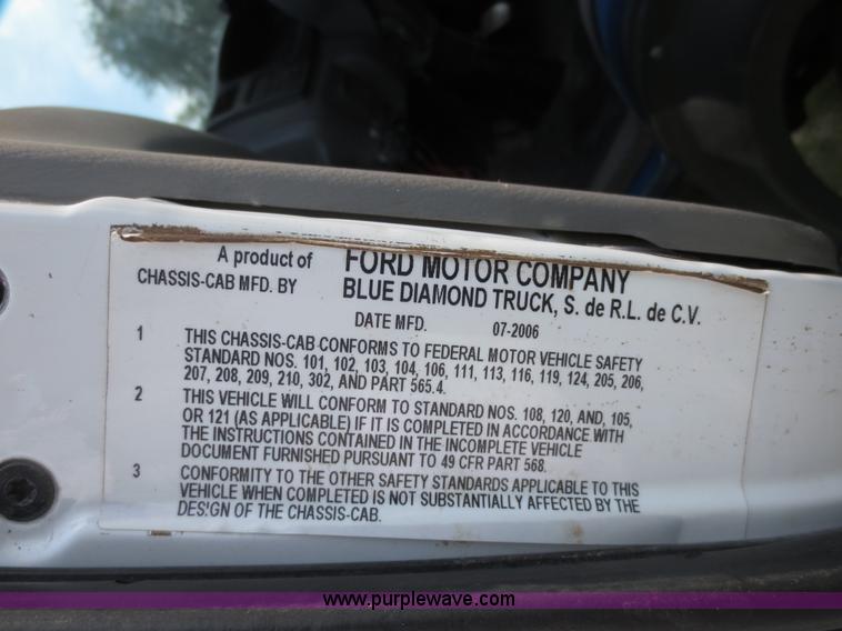 image for item F6652 2007 Ford F450 truck cab and chassis