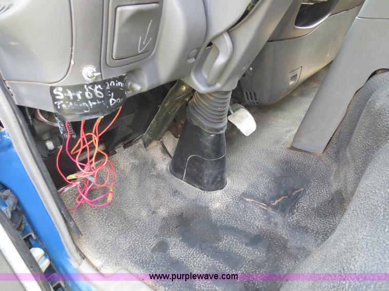 image for item F6652 2007 Ford F450 truck cab and chassis