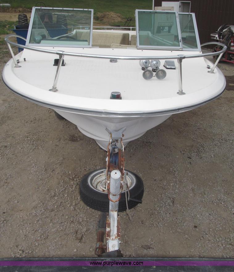 image for item F7089 1973 Delta 22' ski boat
