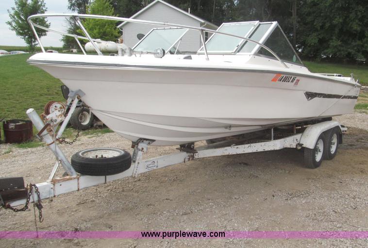 image for item F7089 1973 Delta 22' ski boat