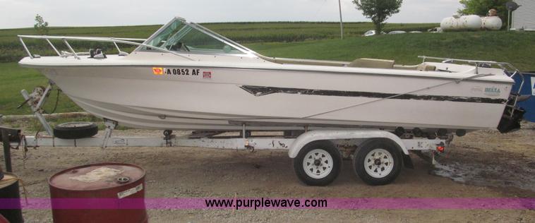 image for item F7089 1973 Delta 22' ski boat