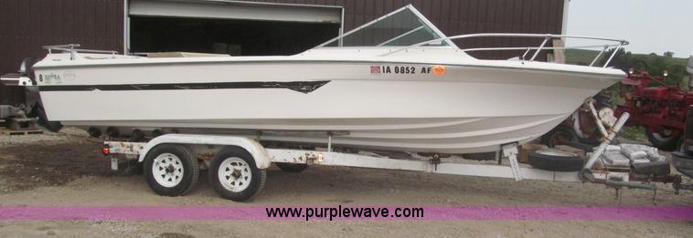 image for item F7089 1973 Delta 22' ski boat
