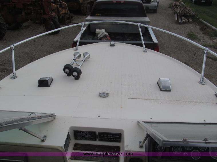 image for item F7089 1973 Delta 22' ski boat