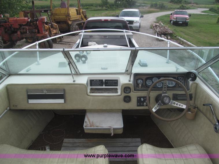 image for item F7089 1973 Delta 22' ski boat